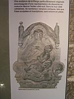 Le Puy en Velay, Cathedrale Notre Dame, Chevet, Sculpture de la Vierge avec un chanoine (1)